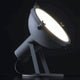 Nemo Projecteur 365 Stehlampe mit mattschwarzem Lack und gewölbtem Diffusorglas.