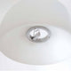 Nemo Sirius Glas Hängelampe Ø 40cm Detailaufnahme der Halterung und des opalweißen Diffusors.