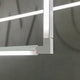Detailansicht der Nemo Spigolo Vertical LED Hängelampe 114x58cm mit Aluminiumstruktur und LED-Profilen.