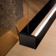 Nemo Tru Horizontal Up+Down LED Hängeleuchte in Schwarz über einem Tisch
