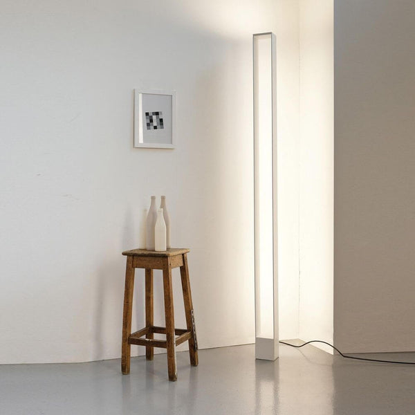 Nemo Tru LED Stehlampe mit Doppeldimmer, moderne schlanke Stehleuchte für indirektes Licht im Wohnraum