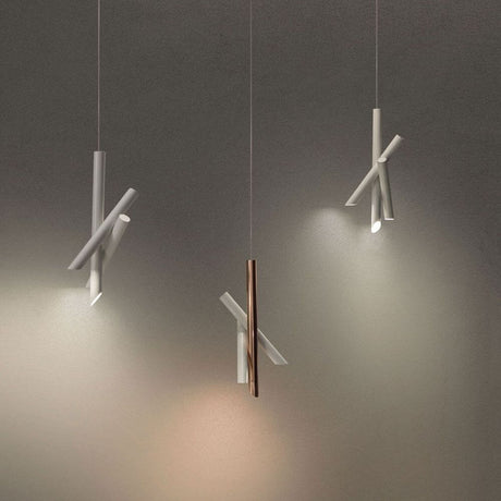 Nemo Tubes 3 LED lampe pendante au design moderne avec des tubes en aluminium et des LED intégrées.