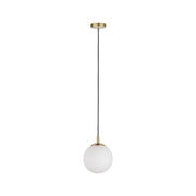 Neordic Menja Pendell max1x20W E27 Weiß Messing gebürstet hängende Pendelleuchte aus satiniertem Glas und gebürstetem Messing.