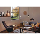 Wohnzimmer mit Neordic Nordin Marmor Tischleuchte, stilvollem Mobiliar und natürlichem Licht im nordischen Design.