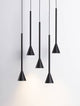 Net LED Pendelleuchte 5-flammig Ø 35,5cm 3000K Schwarz an einer Wand.