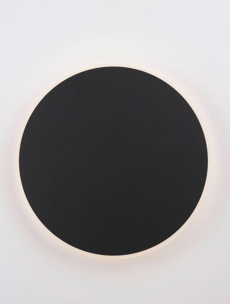 Nevo LED Wandleuchte Ø 30cm 3000K in modernem Design mit schwarzem runden Lampenschirm und indirekter Beleuchtung.