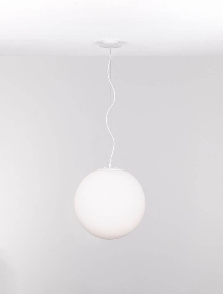 Nevoso Pendelleuchte E27 Weiß – runde weiße Glas-Pendelleuchte mit entblendendem Schirm, dimmbar, moderne Hängelampe für Wohnzimmer/Essbereich