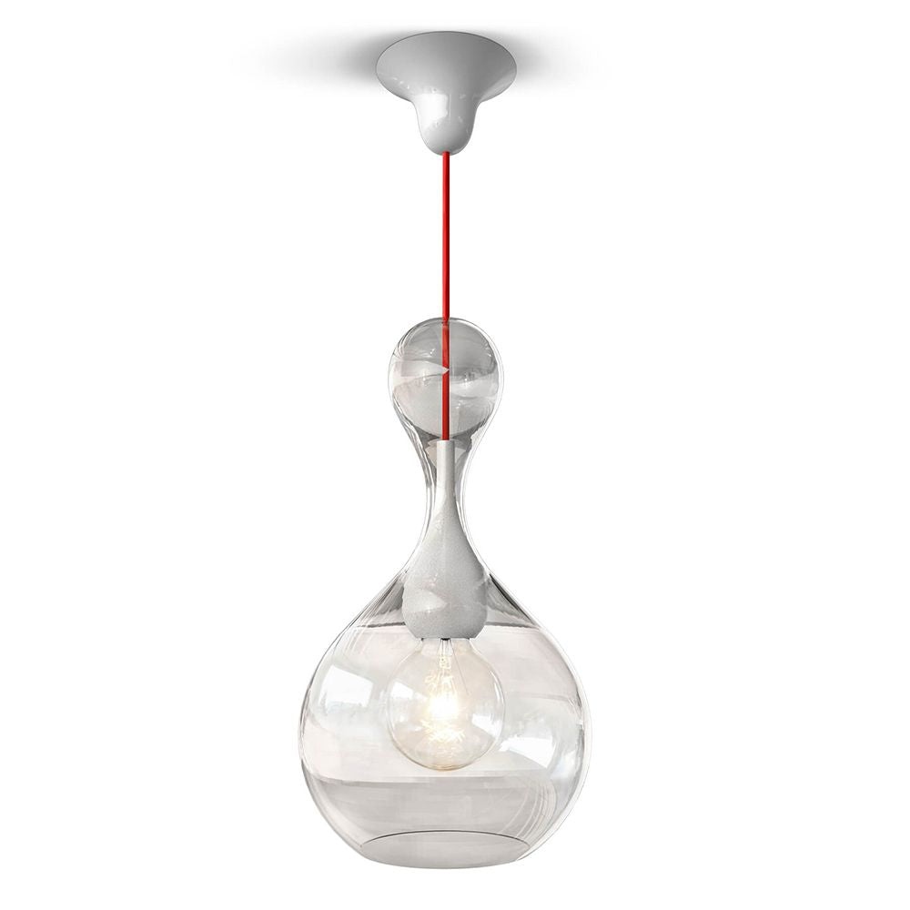 Elegante Pendelleuchte aus klar mundgeblasenem Glas mit rotem Kabel und einfacher Lampenfassung.