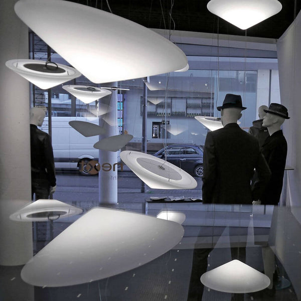 Cao Mao LED Pendelleuchte Weiß im Reispflücker-Hut-Design aus weißem Kunststoff mit transparentem Kabel