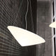 Cao Mao LED Pendelleuchte in Weiß, inspiriert von einem Reispflücker-Hut, elegant und modern.