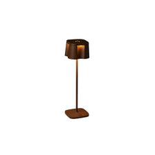 Nice LED Outdoor USB-Tischlampe CCT in Rostfarbe, dimmbar mit variabler Farbtemperatur.