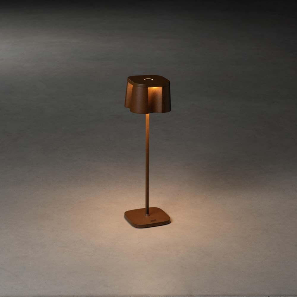 Nice LED Outdoor USB-Tischlampe CCT in Rostfarbe, dimmbar mit variabler Farbtemperatur.