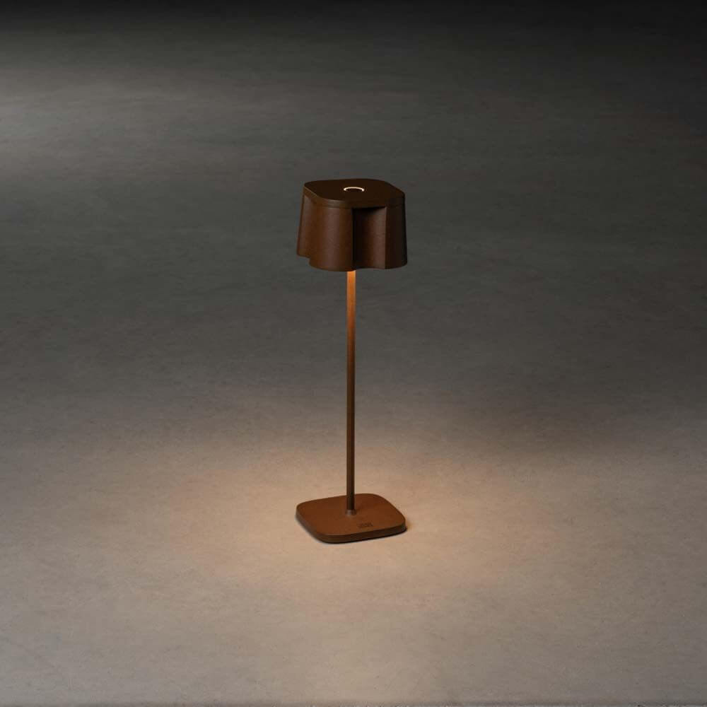 Nice LED Outdoor USB-Tischlampe CCT in Rostfarbe, dimmbar mit variabler Farbtemperatur.