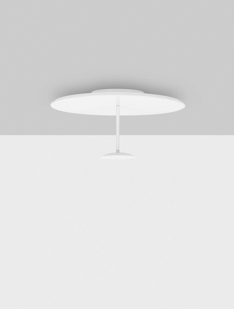 Nima LED Deckenleuchte 3000K Weiß in modernem Design und minimalistischer Form, flach und oval.
