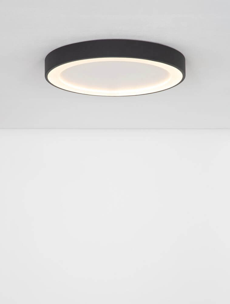 Nodi LED Deckenleuchte Ø 45cm 3000K in schlankem, mattem Design mit warmem Licht.
