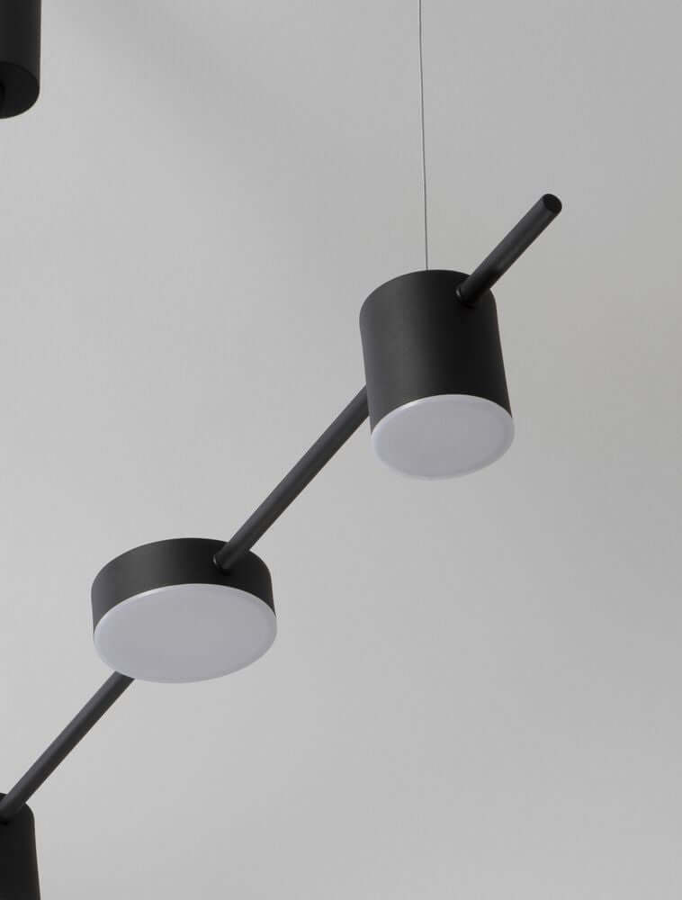 Nordik LED Pendelleuchte 5-flammig 3000K Schwarz in minimalistischem Design und eleganter Zylinderoptik.