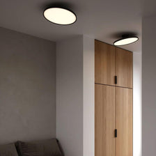 LED Deckenlampe Kaito Pro Ø 40cm im modernen Wohnraum mit minimalistischer Gestaltung und gleichmäßiger Ausleuchtung.