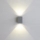 LED Außen-Wandlampe Canto Kubi 2 IP44 Grau an einer Wand, strahlend mit Licht nach oben und unten.