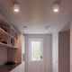 Helle Landon Smart Long LED-Deckenleuchte in modernem Raum mit minimalistischem Design