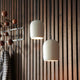 Notti Pendelleuchte in skandinavischem Design, sanftes Licht und matte Oberfläche, ideal für Gruppenanordnung.