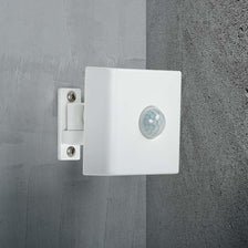 Smart Bewegungs Sensor an einer Wand montiert, kabelloser Bewegungssensor für Smart Lights.