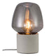 Tischlampe Christina in Hellgrau mit rauchfarbener Glaskuppel und robustem Fuß für minimalistisches Design.