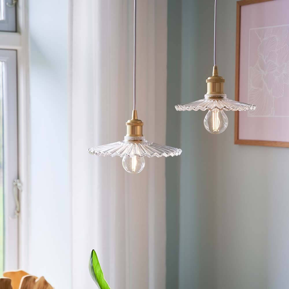 Torina Glas Hängeleuchte im Vintage-Stil mit mundgeblasenem Glas, ideal für eine stilvolle Beleuchtung.
