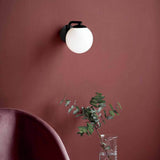 Wandlampe Grant Schwarz, Opal Weiß