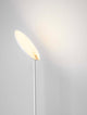 Alt Tag: Notos LED Stehlampe Ø 27cm 3000K – schlanke schwarze Stehleuchte mit flachem, schwenkbarem Leuchtkopf und warmweißem 3000K Licht