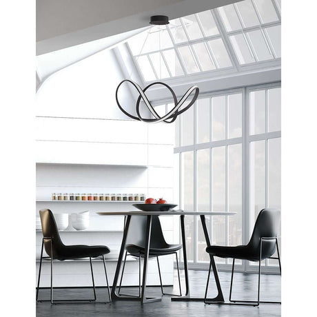 Apus LED Hängelampe Geschwungen über einem modernen Tisch in einem eleganten Wohnraum.