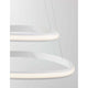 Detailansicht der Aries LED Hängeleuchte 2 Ringe Verstellbar mit minimalistischem Design und warmweißem Licht.