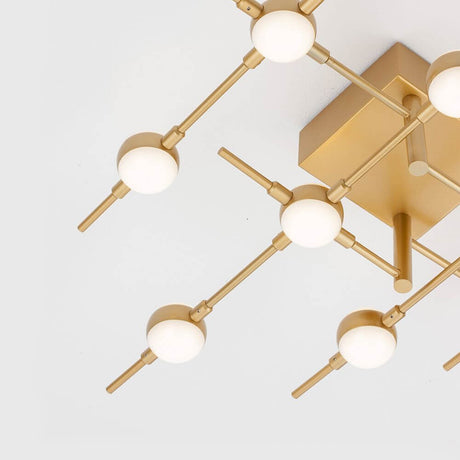 Atomo LED plafonnier en métal et acrylique à l’aspect doré avec plusieurs sphères lumineuses au plafond.