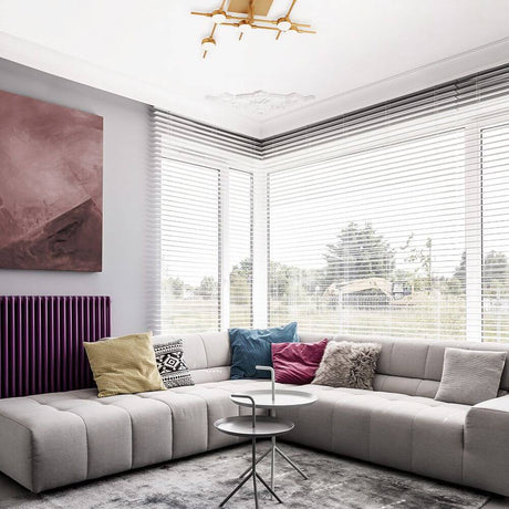 Atomo LED plafonnier couleur or salon ultramoderne avec canapé d’angle, design en métal doré, diffuseur en acrylique et éclairage LED