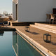 Bali Solar Akku mobile LED Dekoleuchte Anthrazit auf Holzterrasse am Pool.