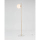 Cantona Stehlampe Marmor Messing, Gold auf weißem Hintergrund mit eleganter Glaskuppel und transparentem Kabel.