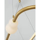Detailansicht der Celia LED Hängeleuchte 100cm mit goldenen Rahmen und weißem Glas.