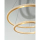 Nova Luce Cilion LED Hängeleuchte Messing, Gold - elegante Pendelleuchte mit goldenen Ringen und Kristallakzenten.
