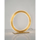 Cilion LED Tischlampe Ø 25cm Messing, Gold auf einem Tisch in modernem Design.