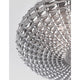 Detailansicht des gemusterten Glasschirms der Clam Bad Deckenlampe für stilvolle Badezimmer.