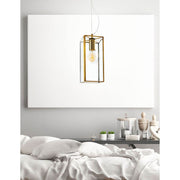 Flavio Pendelleuchte Glas-Laterne in elegantem Design, minimalistisch über einem Bett platziert.