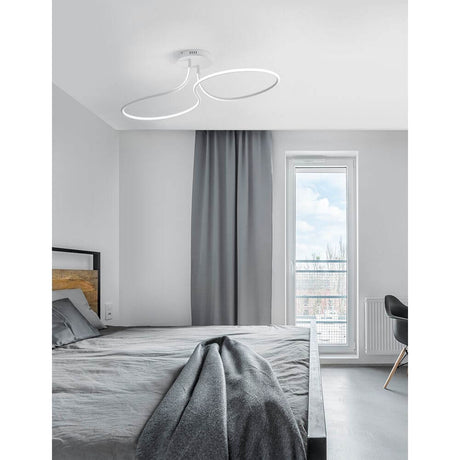 Plafonnier Fungo LED blanc dans la chambre avec un design moderne et une élégante diffusion de la lumière.