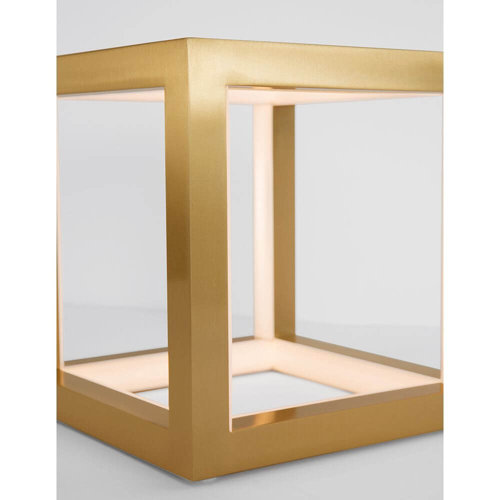 Gabbia LED Würfel Tischlampe in edlem goldenen Design, modern und stilvoll für jeden Raum.
