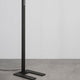 Schlichte GAL Stehleuchte in Schwarz, dimmbar, ideal für Büroarbeitsplätze und modernes Design.