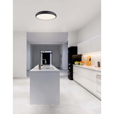 Gap LED Deckenlampe im modernen Kücheninterieur mit optimaler Lichtverteilung.