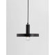 Garni Pendellampe Metall in modernem Design mit schwarzem Finish und Glühbirne.