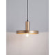 Garni Pendellampe Metall im modernen Design, schlichte Form und elegante Goldfarbe.