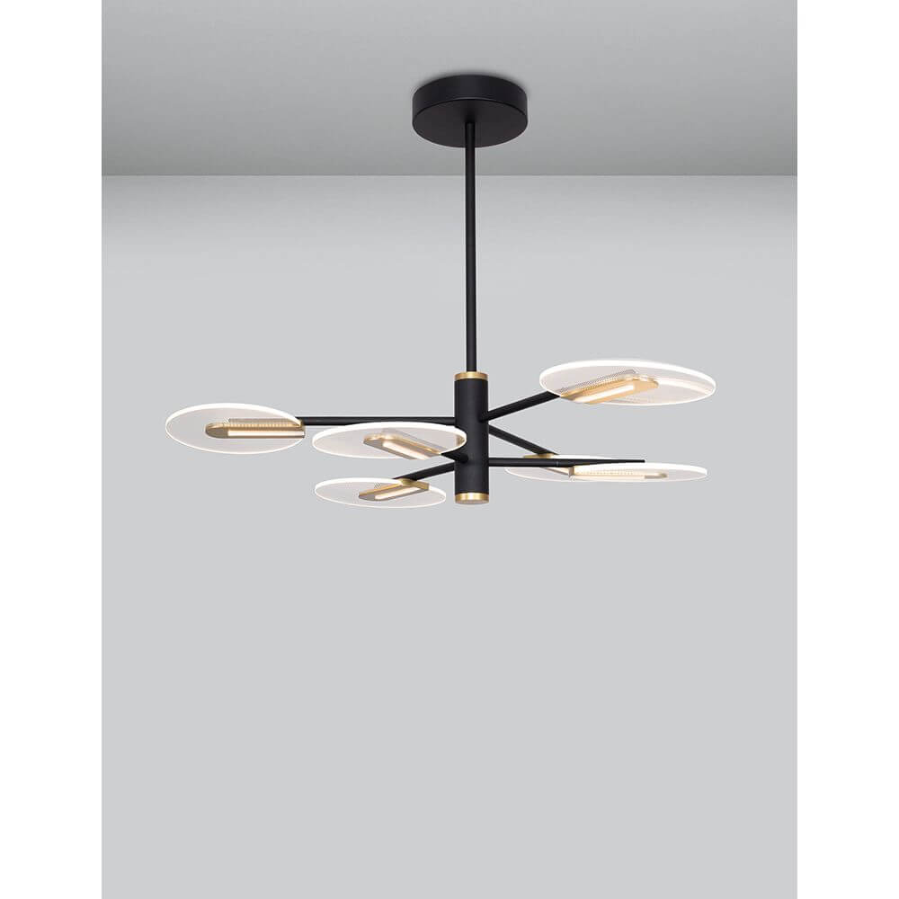 Genti LED Hängelampe Schwarz, Gold mit elegantem Design und guter Lichtverteilung im Raum.
