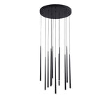 Moderne schwarze Pendelleuchte mit langen, hängenden Stäben für stilvolle Beleuchtung im Wohnbereich.