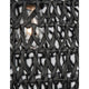 Detailansicht der Griffin Papier-Hängeleuchte Schwarz mit geflochtenem Design aus Papier-Rattan.