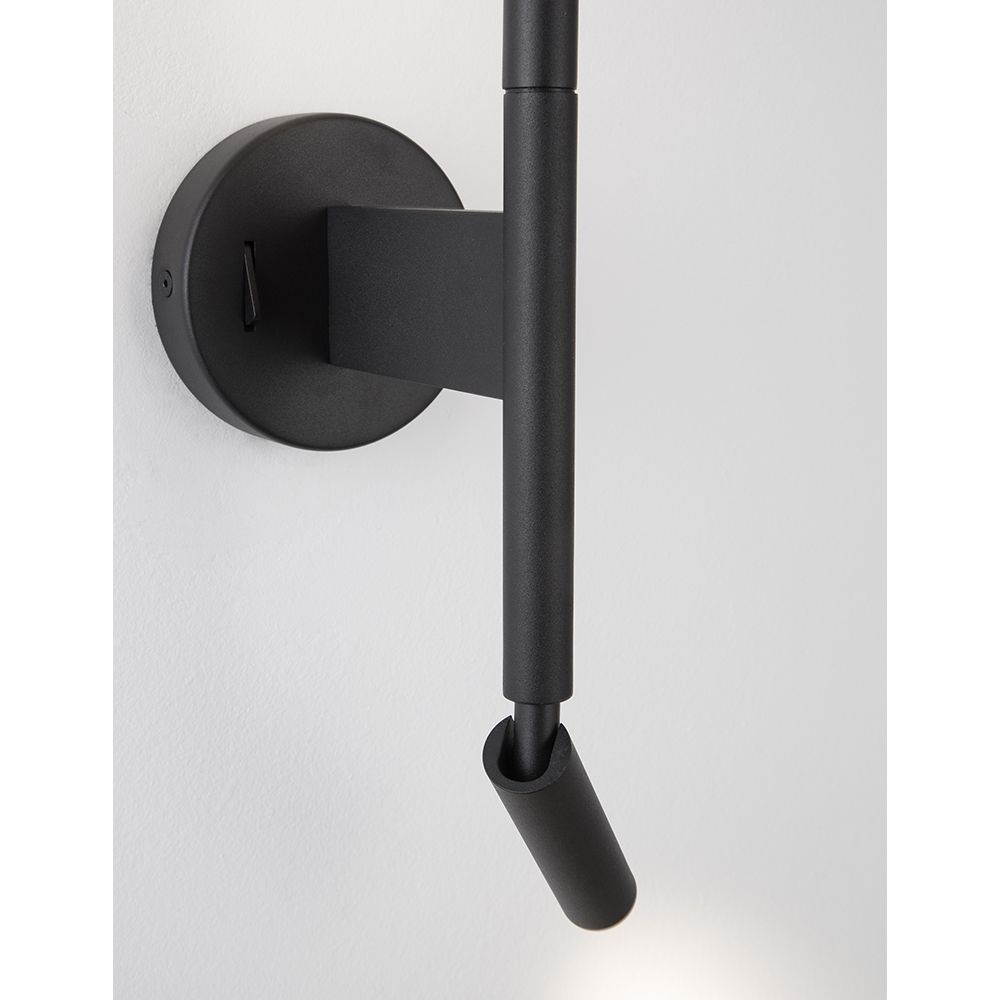 Detailaufnahme der Handy LED Wandlampe 2-flammig in Schwarz, modernes und schlichtes Design.